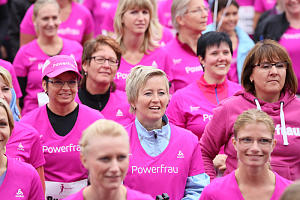 Auch beim Mnchner Women's Run war das Starterfeld brombeerfarben.